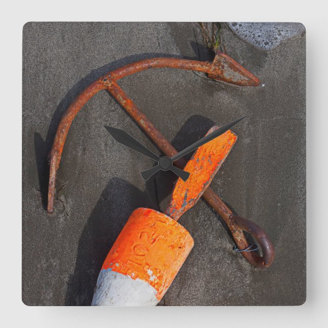 Relógio Quadrado Rusty Anchor And Buoy On A Beach (Frente)