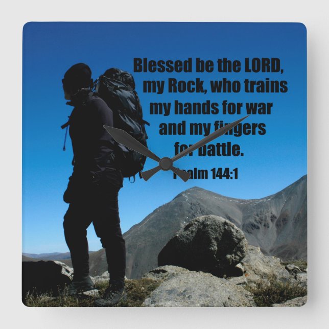 Relógio Quadrado Salmo 144:1 Abençoado seja o Senhor, minha pedra,  (Frente)