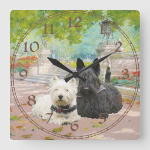 Relógio Quadrado Scottie e Westie em um Jardim