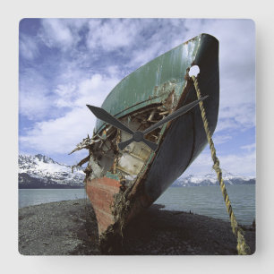 Relógio Quadrado Shipwreck na costa