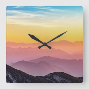 Relógio Quadrado Silhueta das Montanhas no Cloco de Parede da Praça
