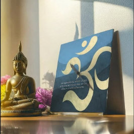 Relógio Quadrado Símbolo Azul e Dourado OM do Instrutor de Meditaçã