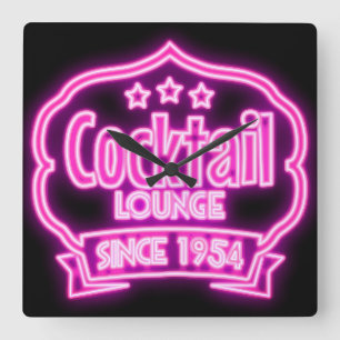 Relógio Quadrado Sinal de neon retro na sala de coquetel