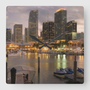 Relógio Quadrado Skyline financeira de Miami no crepúsculo