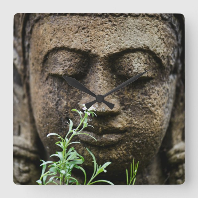 Relógio Quadrado Stone garden statue with flower (Frente)