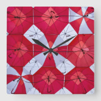 Teto de guarda-chuva aberto vermelho e branco