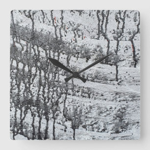 Relógio Quadrado tinta preta pingando em concreto