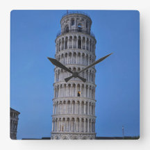 Torre Inclinada ao Crepúsculo
