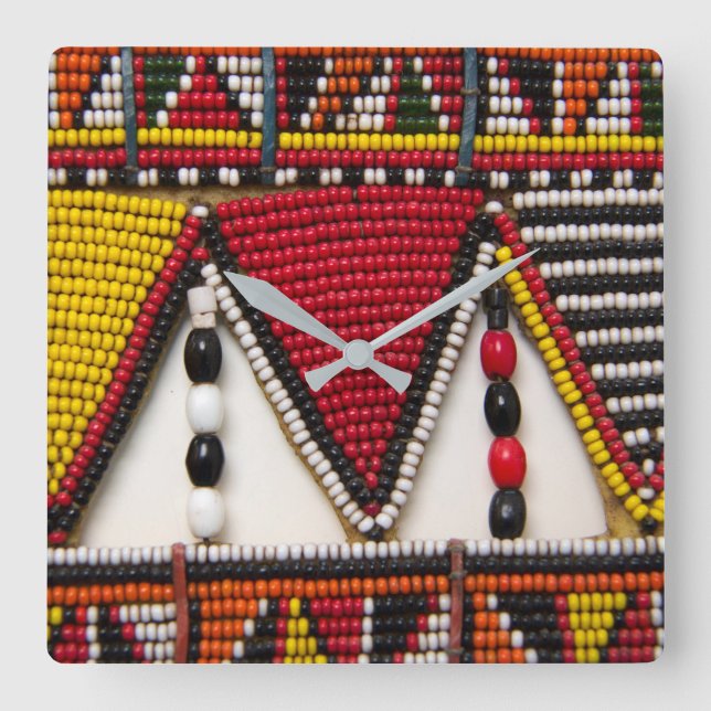 Relógio Quadrado Trabalho Maasai em Contas (Frente)