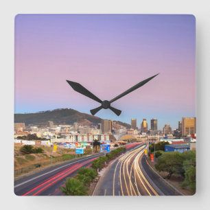 Relógio Quadrado Tráfego Em Autoestrada Para Cidade Do Cabo, Weste