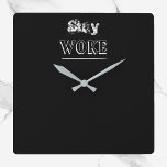 Relógio Quadrado Trendy Black and White Keep Wown Clock<br><div class="desc">Fique com o relógio do Woke,  com um enfeite decorativo e afetuoso.  Preto & Branco.</div>