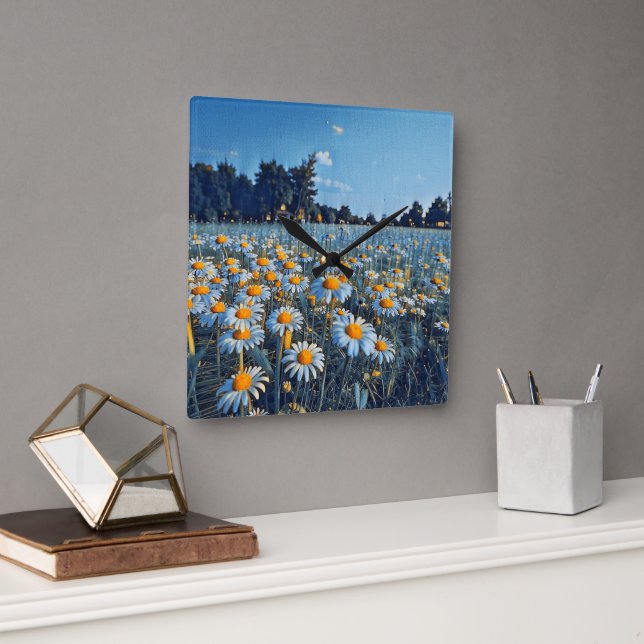 Relógio Quadrado Um cheio de campo de camomiles florescente (Escritório)