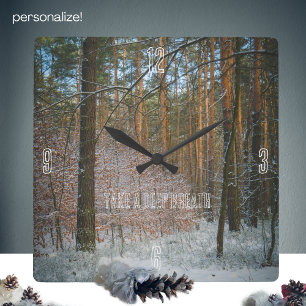 Relógio Quadrado Um dia ensolarado de inverno na floresta pinheira