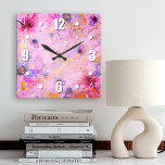 Relógio Quadrado Vintage gold pink floral aquarela romântica<br><div class="desc">Numerais brancos e negros, fáceis de ler, juntamente com flores cor-de-água rosa, roxa e azul, sobrepõem o guião dourado sobre um fundo brilhante, rosa, roxo e dourado. Dê vida ao seu quarto favorito com este relógio chic, espantoso, na moda wall. Sua escolha de um relógio quadrado ou redondo. Faz uma...</div>