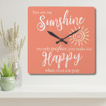 Relógio Quadrado Você É Meu Sol Me Faz Feliz Pêssego Com O Sol<br><div class="desc">Você é o meu Sol Você me faz feliz Pêssego Brilhante com Sol Amarelo e o relógio moderno da tipografia vai iluminar qualquer quarto ou varanda! A cor clara de pêssego irá adicionar um pop de sol a qualquer espaço interior ou exterior, e o sol alegre e a letra colocarão...</div>