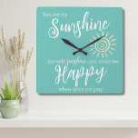 Relógio Quadrado Você é o meu sol me faça feliz azul com o sol<br><div class="desc">Você é o meu sol Você me faz feliz azul brilhante com sol amarelo e o relógio moderno da tipografia vai iluminar qualquer quarto ou varanda! A cor azul clara irá adicionar um pop de sol a qualquer espaço interior ou exterior, e o sol alegre e a letra colocarão um...</div>