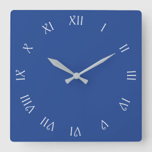 Relógio Quadrado White Script Roman Numbers On Blue wccn