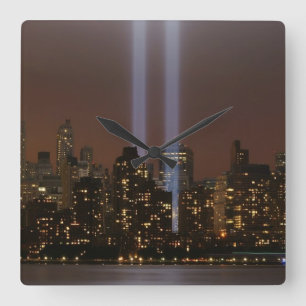 Relógio Quadrado World trade center tribute in light in New York.