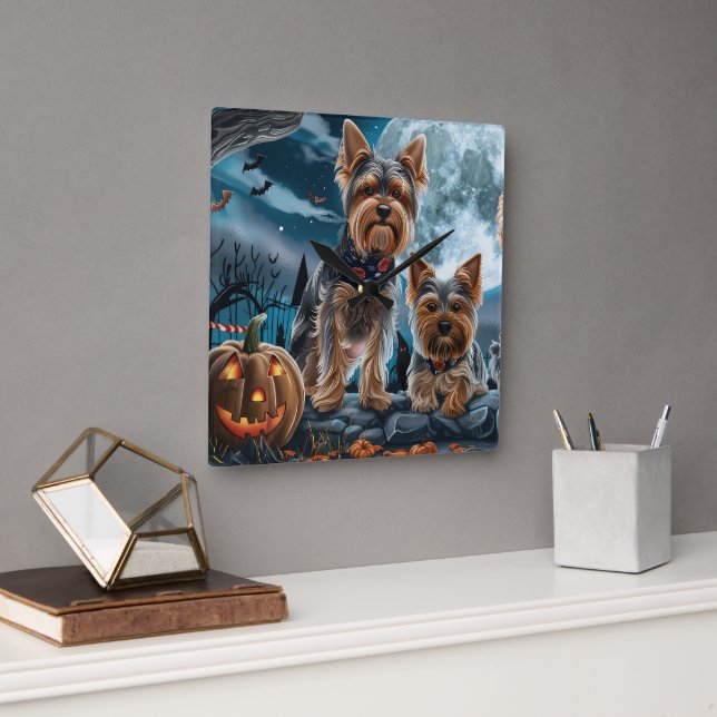 Relógio Quadrado Yorkshire Terrier Halloween Assustador (Escritório)