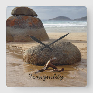 Relógio Quadrado Zen Stacking Boulders em Praia