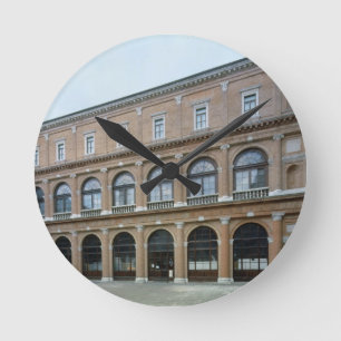 Relógio Redondo A ala remanescente de um mosteiro, agora a Academi
