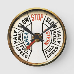 Relógio Redondo À Frente, Astern