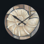 Relógio Redondo Abalone Shell<br><div class="desc">Charikilia Zarris é uma artista talentosa conhecida por sua trabalho de arte oceânica. As imagens dela são pacíficas e calmas,  relaxando-vos com cada fotografia. Pegue esta trabalho de arte náutica com uma casca de Abalone sendo o centro de tudo,  junto com azulejos e um belo esquema de cores.</div>