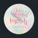 RELÓGIO REDONDO ACREDITO EM UNICORNS E MERMAIDS<br><div class="desc">EU ACREDITO EM UNICORNS E MERMAIDS,  LINDA MÃO DEIXOU DESIGN DE CAIXA DE CHUVA COR. UM PRESENTE EXCELENTE PARA A MENINA,  RAPAZ,  MULHER OU HOMEM NA SUA VIDA. COM MÚLTIPLOS PADRÕES DE MERMAID COLORIDOS E ESPAÇO PARA UM NOME.</div>