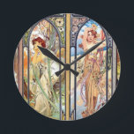 Relógio Redondo Art Nouveau Windows<br><div class="desc">Modelos elegantes posam em frente a vidros manchados.</div>