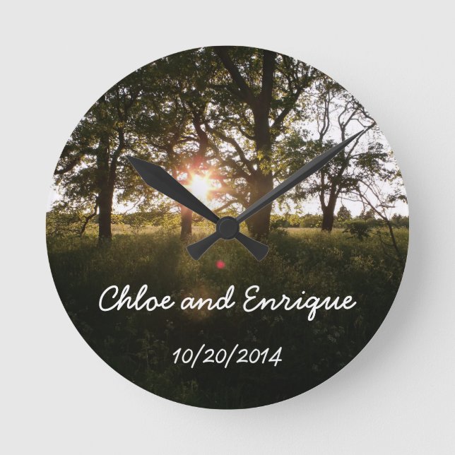 Relógio Redondo Árvores da silhueta e Weddin personalizado luz (Frente)