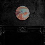 Relógio Redondo Autumn Strata | Terra Cotta Teal e Agate Dourado<br><div class="desc">Formas de folhas metálicas de ouro sofisticadas e falsas em pedra agatosa mística, com belas saliências e fluidos fluidos para uma textura orgânica de borbulhamento. A estética da abstrato conceitual moderna traz um luxo suave que adiciona um pop perfeito de cor e estilo pessoal. Também transferível para material escolar/de escritório...</div>