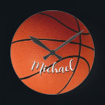Relógio Redondo Basquete Seu Nome Personalizado<br><div class="desc">Imagens e Trabalhos de arte desportivos digitais - Nós adoramos basquete - Esportes populares americanos</div>
