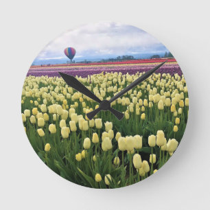 Relógio Redondo Belo Campo de Tulipas com Balão de Ar Quente, Oreg