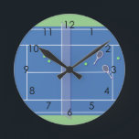 Relógio Redondo Blue Tennis Court Modern Tennis Player<br><div class="desc">Personalized classic tennis court design in blue with classic, chic, preppy & elegant tennis rackets and green tennis balls. Simple, minimalist gift for your tennis coach or tennis team. Personalized Gift for a tennis player. Blue tennis court illustration. Trendy tennis players home decor. Trendy modern tennis player gifts. Cool retro...</div>