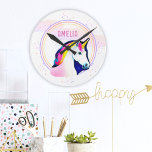 Relógio Redondo Bonita Unicorn Magia Stars Nome de Rapariga<br><div class="desc">Bonita Unicórnio Magical Stars,  Menina,  Relógio. Este belo e mágico relógio fará o quarto do garoto ainda mais mágico! Personalize-o com um nome de sua escolha e faça seu pequeno se sentir especial. O relógio apresenta um desenho de unicórnio fofo.</div>