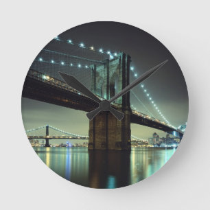 Relógio Redondo Brooklyn Bridge at night Manhattan Bridge