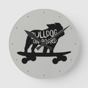 Relógio Redondo Bulldog no Conselho Cachorro de skate Silhouette
