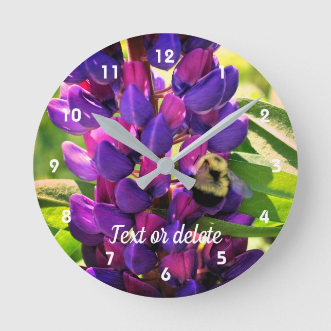 Relógio Redondo Bumble Bee On Wild Lupine Flower Personalized (Frente)