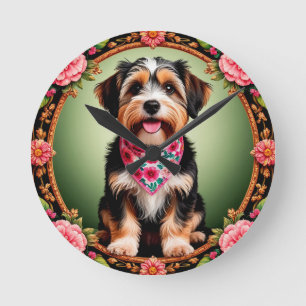 Relógio Redondo Cachorro Adorável Enquadrado por Flores Coloridas