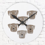 Relógio Redondo Cachorro Engraçado Labrador Cachorro de Retriever<br><div class="desc">Muitos adoráveis cães labradores de chocolate para fazer você sorrir.</div>