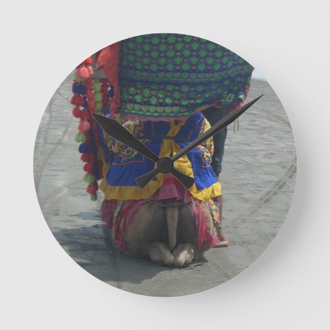 Relógio Redondo Camelo no toes.png (Frente)