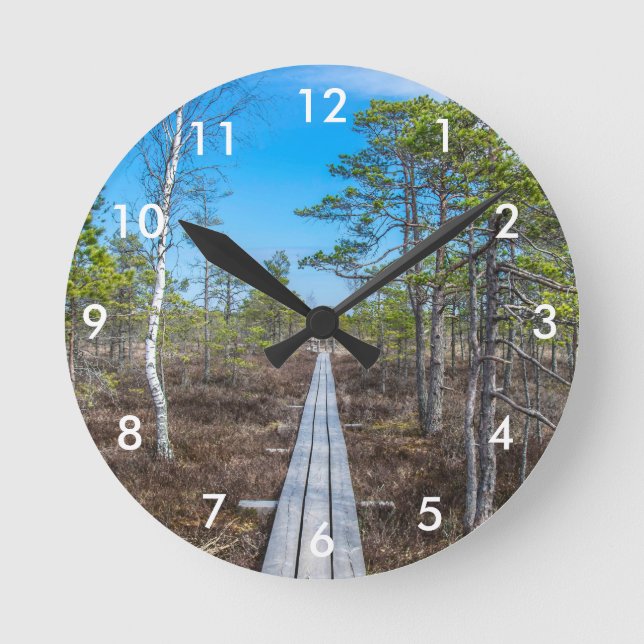 Relógio Redondo Caminho de madeira sobre o pântano (Frente)