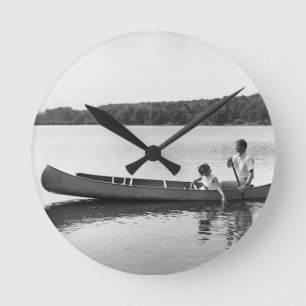 Relógio Redondo Casal em uma canoa