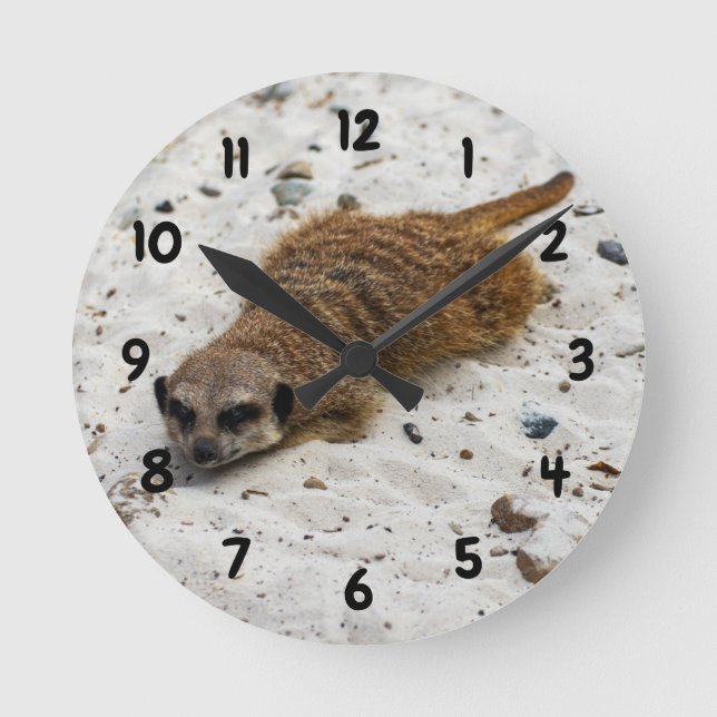 Relógio Redondo Chillin' Meerkat Clock (Frente)
