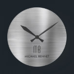 Relógio Redondo Cinzas De Prata Monogramadas Elegantes Esfregadas<br><div class="desc">Cinza De Prata Monograma Personalizada E Elegante Esmagou Relógio Redondo.</div>