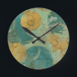 Relógio Redondo Círculos Azul e Amarelo<br><div class="desc">Círculos azuis e amarelos povoam esse trabalho incrível de Megan Meagher. Um verde limão-chave serve como fundo para os círculos coloridos. Receba uma cópia deste impressão de excelente hoje!</div>