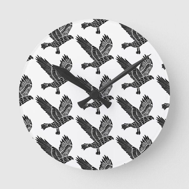 Relógio Redondo Corte de Raven Lino Voador Negro e Branco (Frente)