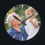 Relógio Redondo Crie Uma Foto Do Seu Próprio Avô Avô, Avô<br><div class="desc">Relógio de Keepsasaokie personalizado com o avô e a foto do grande garoto. Faz um presente memorável para o vovô no dia de aniversário,  feriados e avós.</div>