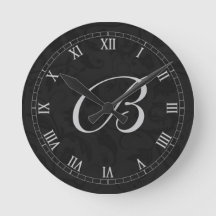 Damasco Preto com Números Romanos e Monograma