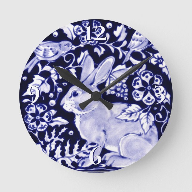 Relógio Redondo Dedham Blue Rabbit, Classic Blue & White Design (Frente)